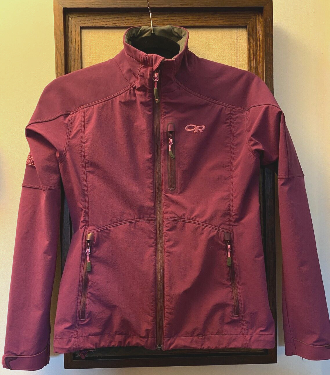 OUTDOOR RESEARCH LIGHTWEIGHT CIRCUIT JACKET, Raspberr… Gem