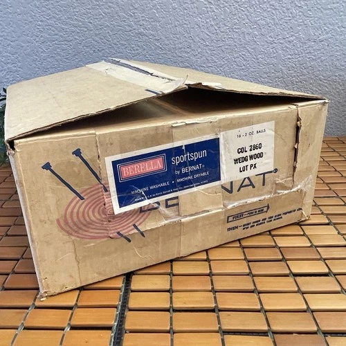Vintage Bernat Berella Sportspoon Yarn Wedgwood Blue 2860 Lot of 20 Original Box image 8