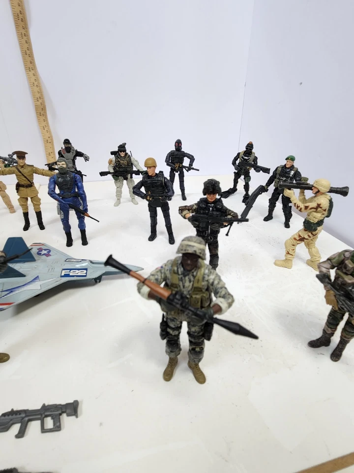 22 Mix Lot  US Army Unimax Forces Valor 21st Ultimate Modern Iraq, Afghanistan  - Image 2 of 4