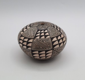 Acoma Pot Seedpot Fine Line Designs Traditional M Chino Patina 3.5" W