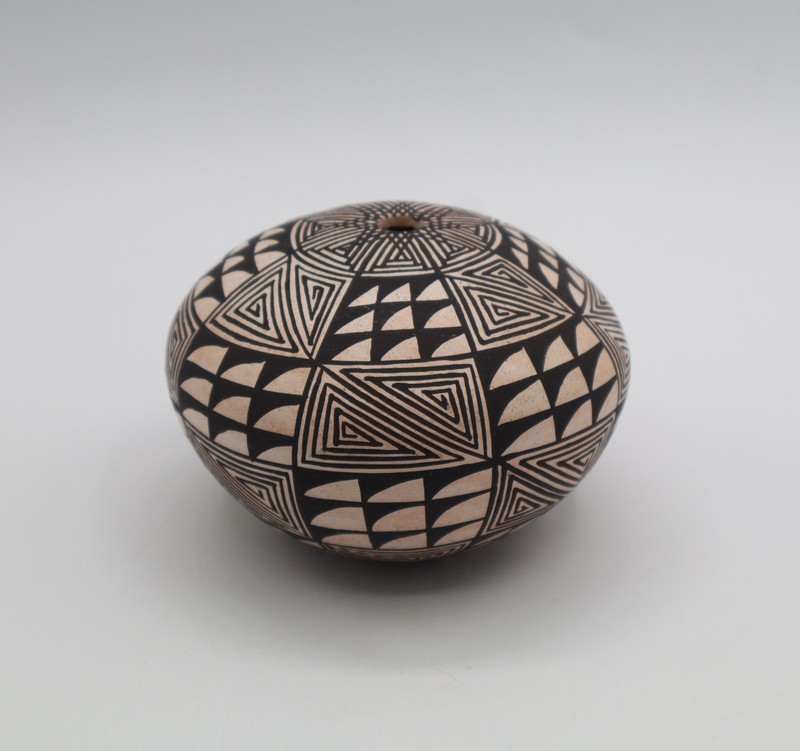 Acoma Pot Seedpot Fine Line Designs Traditional M Chino Patina 3.5" W