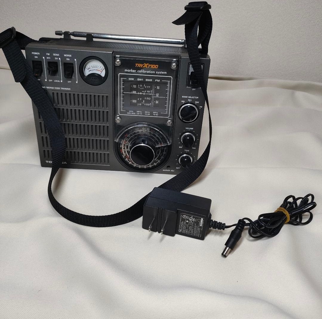 Toshiba RP-1700F TRYX1700 Vintage Shortwave Radio MW Works Clean