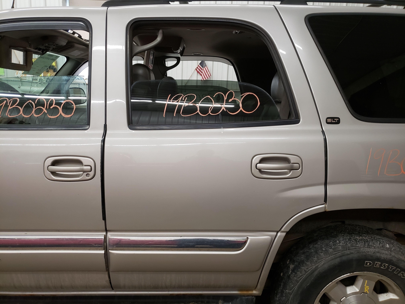 0006 GMC YUKON DRIVER LEFT REAR SIDE DOOR ASSEMBLY SILVER BIRCH PAINT