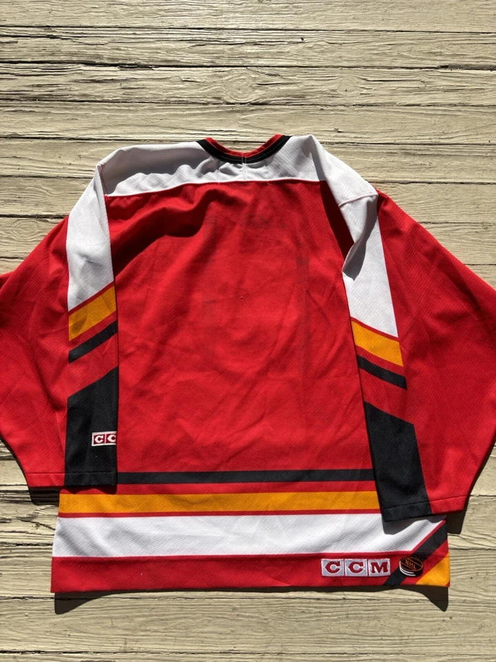 VINTAGE CCM CALGARY FLAMES JERSEY SZ L - Image 2 of 4