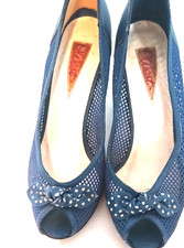1950s 1960s Vintage blue shoes size 6 Made in Brazil with bow 2.5 inch heels