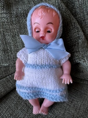 60 s Plastic Vintage Baby Doll Big Blue Eyes in Hand Knit Hooded Dress 6  E81