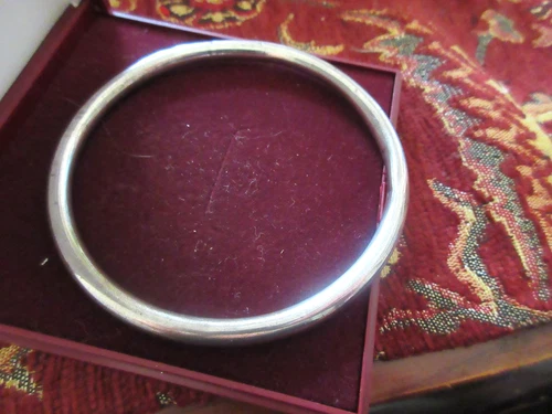 Lovely Vintage Art Deco hollow hallmarked sterling silver  upper arm bangle