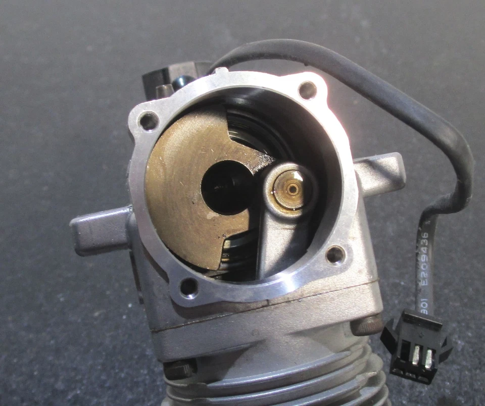 SAITO FG-14/82 13.5cc 4-cycle gasoline engine with muffler for R/C airplane Used - Image 3 of 4