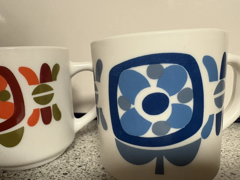 Ensemble de 3 Mugs / tasses publicitaires en Arcopal vintage modèle Mobil - Photo 4/4