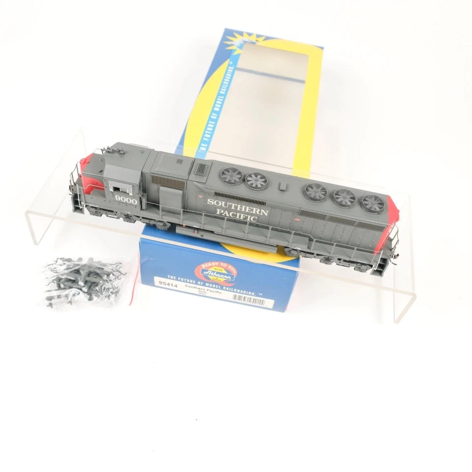 Athearn HO Scale Southern Pacific SP #9000 SD45 Diesel Locomotive 95414 - Image 2 of 4