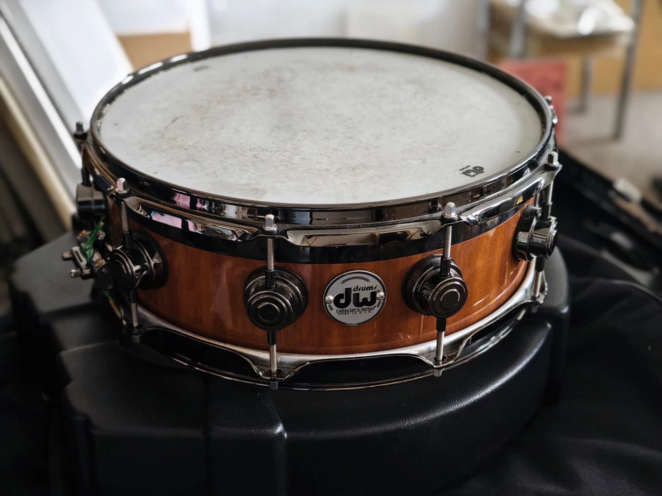 DW 14 x 5 Collector's Series Top Edge Maple/Mahogany Snare Drum, MAG Throw-Off