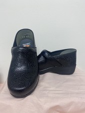 Dansko XP Professional Clogs Size 40 US 10 Black Leather tooled design