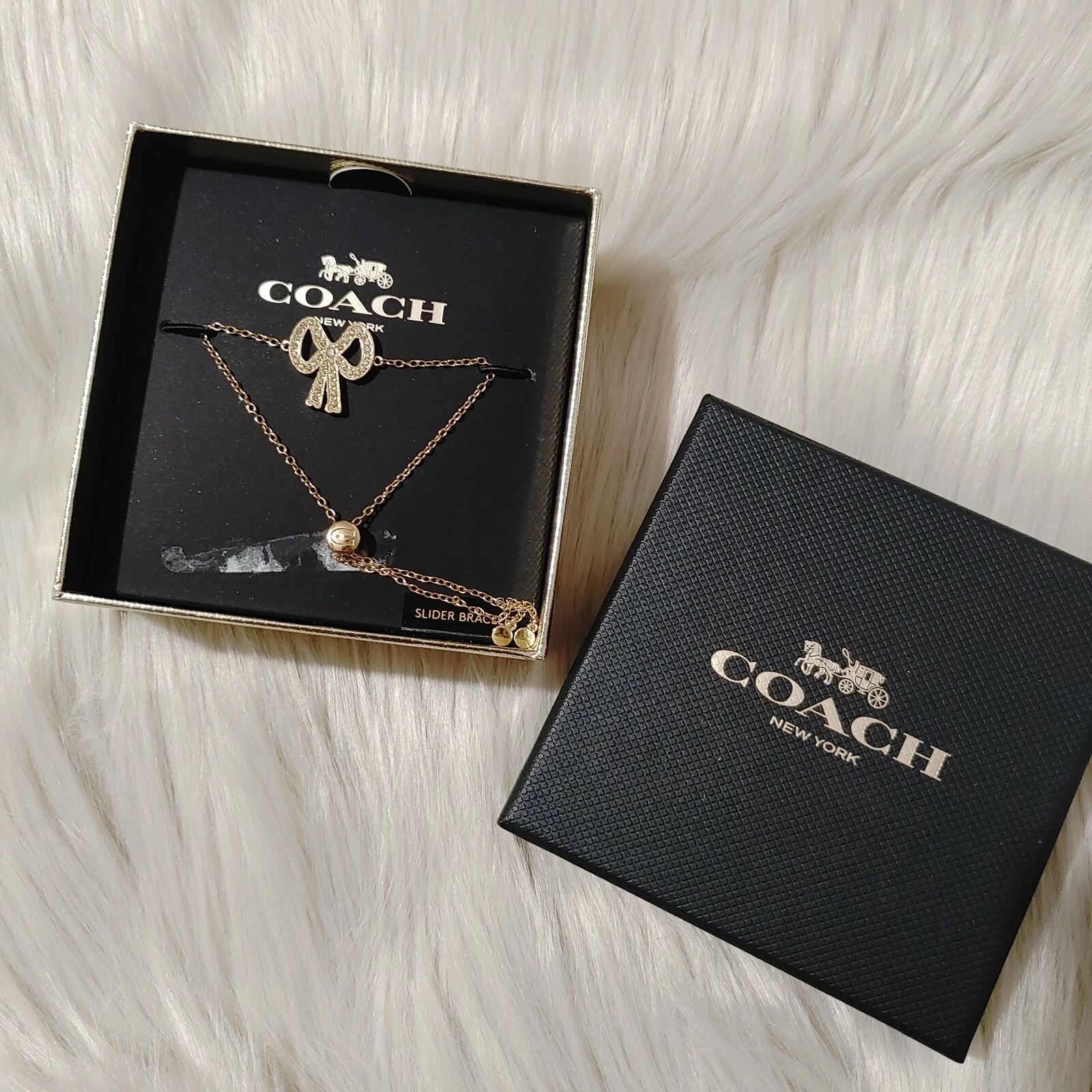 Bracciale Coach Pave Cristalli Fiocco Scorrevole Tono Oro Gioielli Nuovo con etichette