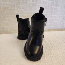 Gap NWOB Classic Toddler Black Chelsea Boot Faux Leather Side Zip Sze 5 A292