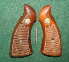 Vintage Smith Wesson Checkered Magna Walnut Grips Blue Washer K-frame Vintage Smith Wesson Checkered Magna Walnut Grips Blue Washer K-frame