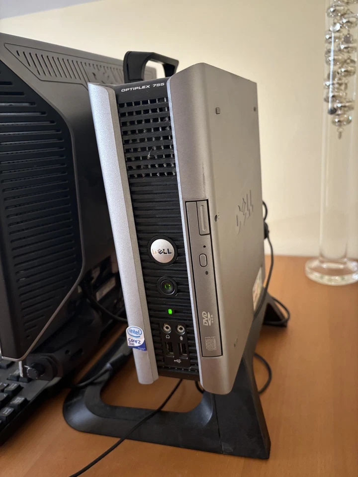 Windows 8 Dell Desktop computer all in one duo core 2GB ++ 17" Monitor 74GB HD - Image 4 of 4