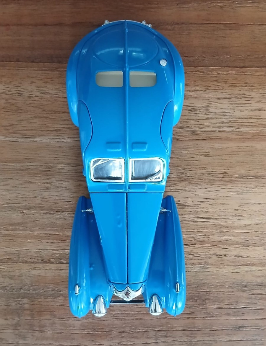 Modellino Bugatti Atlantic (1936) Bburago scala 1:24 originale senza scatola.