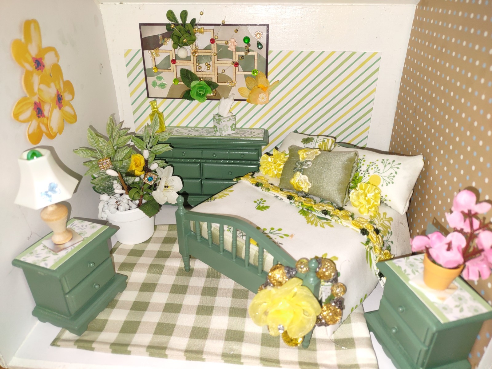 Dollhouse Furniture Lot 1:12 Bedroom Set Bed Dresser Two Nig