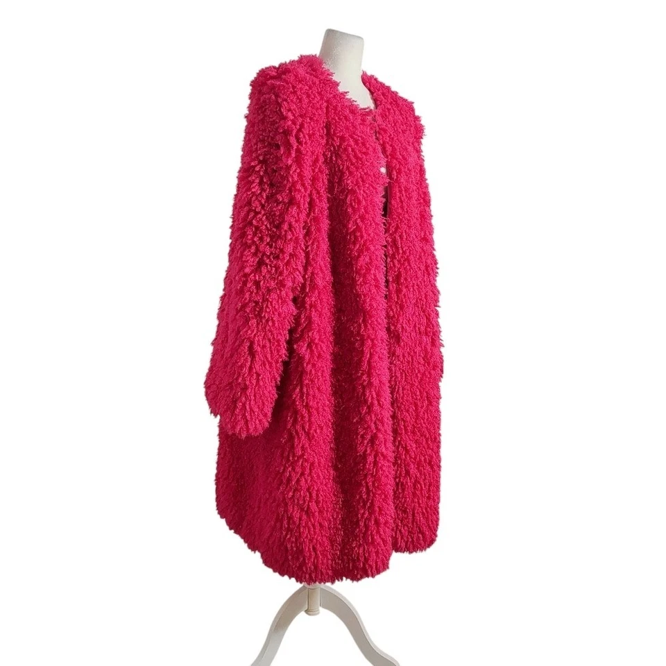 Abrigo Ashro Peludo Rosa Caliente Texturizado Barbiecore Mob Esposa Hollywood Único en su Clase Foto 3 de 4