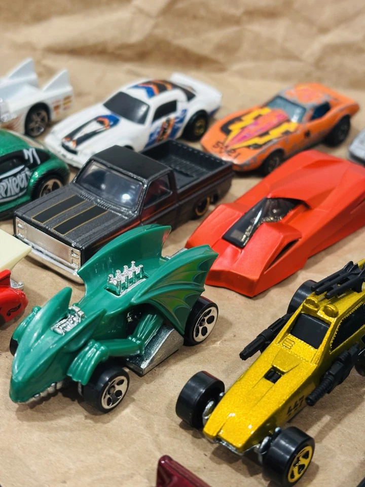 2 LB+ Hot Wheels Lot Of 25, Blackwalls, Mystery Models, Mostly Vintage - Image 3 of 4