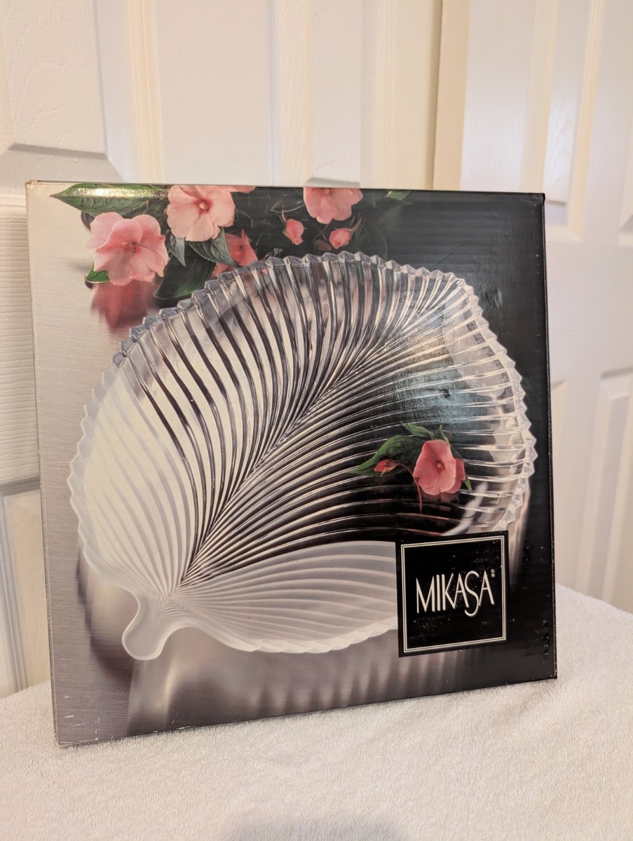 Mikasa Diamond Fire Leaf Platter 15