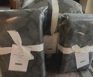 Pottery-Barn-Jacquard-Matelasse-KING-duvet-2-standard-shams-FLAGSTONE-GRAY