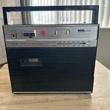 Montgomery Wards Airline AM FM Portable Radio & Cassette GEN 3930 A PARTS ONLY