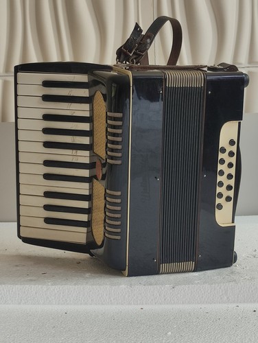 Piano accordion akkordeon WELTMEISTER 12 BASS- DEFECTIVE, FOR REPAIR - Picture 2 of 14