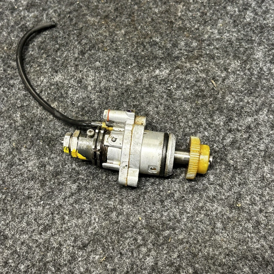 BOMBA DE INYECCIÓN INYECTOR DE ACEITE YAMAHA YF60 YF 60 4 ZINGER Foto 2 de 3