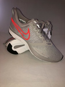 nike zoom strike grey