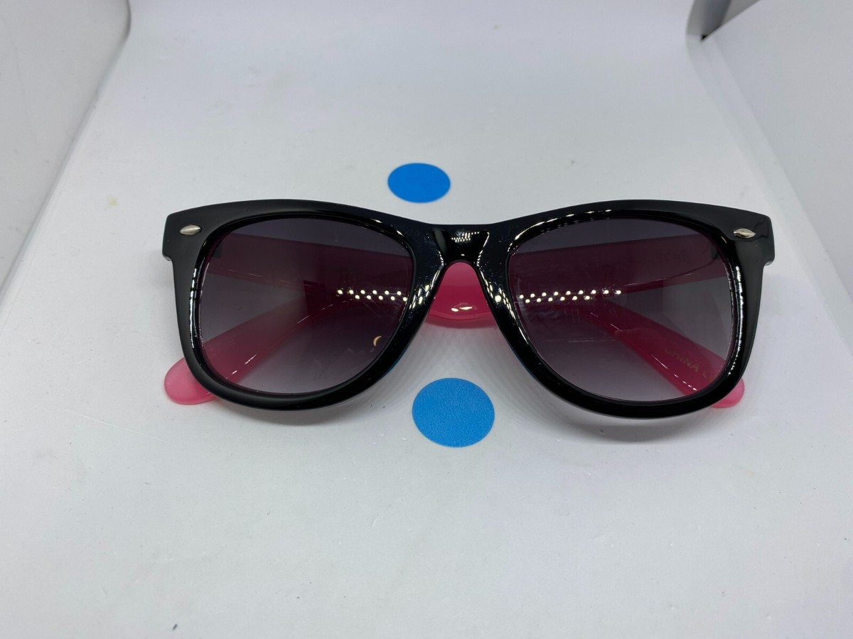 Betsey Johnson Black and Pink Sunglasses Betsey Johnson Sliding Heart Sunglasses Black Pink Coral  main image 4