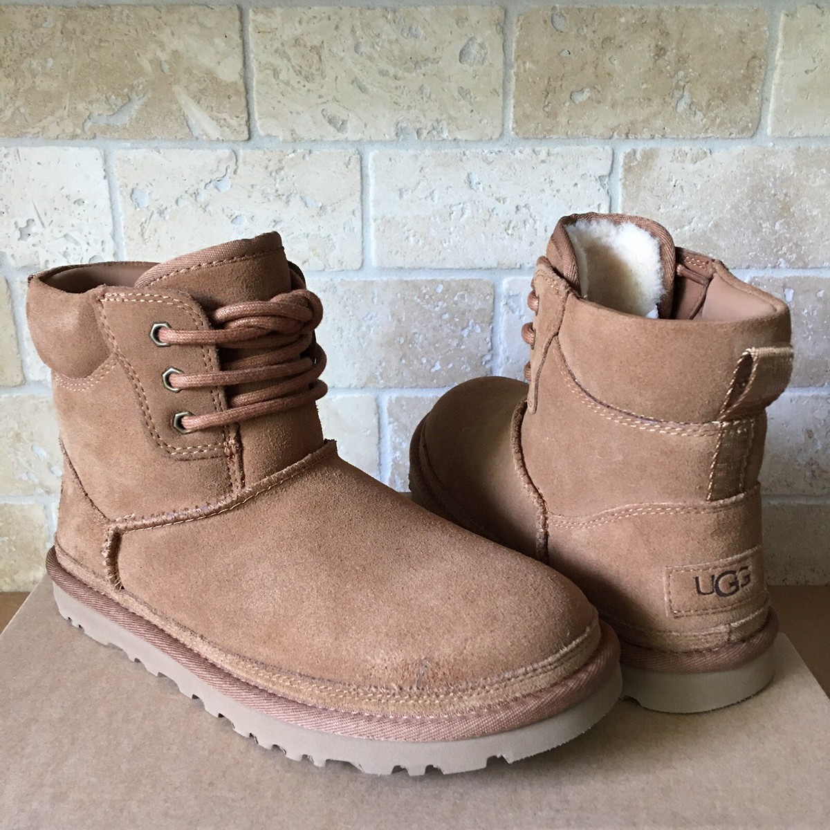 UGG NEUMEL HIKER CHESTNUT LEATHER SHEEPSKIN CHUKKA BOOTS  display picture 1