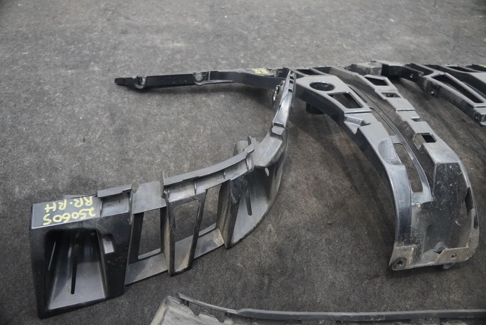 Juego de 5 soportes de cubierta de parachoques trasero 2228808300 Mercedes S600 Maybach W222 2016 Foto 3 de 4