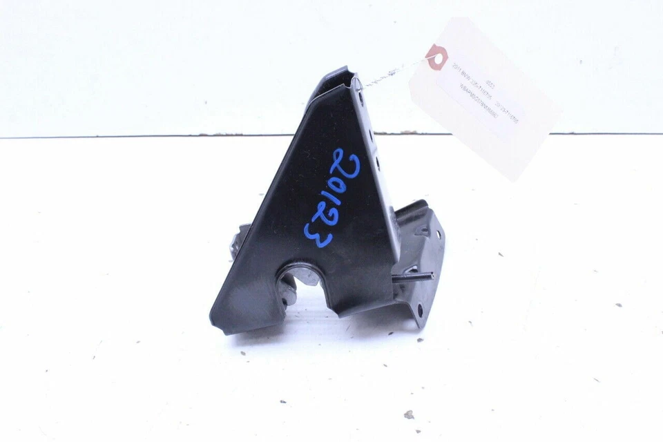 Soporte de bloqueo del capó izquierdo BMW 335i 2011 OEM usado Foto 3 de 4