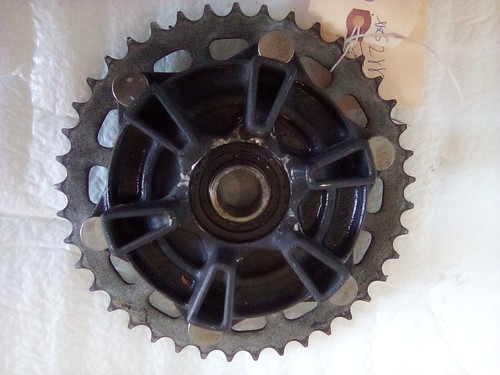 2004-2007 HONDA CBR 1000 RR OEM SPROCKET CARRIER - Picture 2 of 2