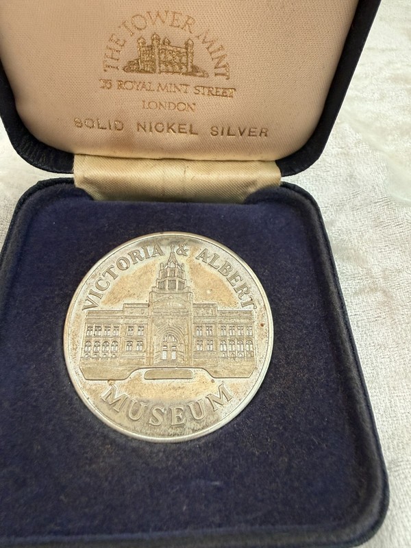 Exclusive Edition Victoria & Albert Museum Tower Mint Nickel Silver Medal w/Case