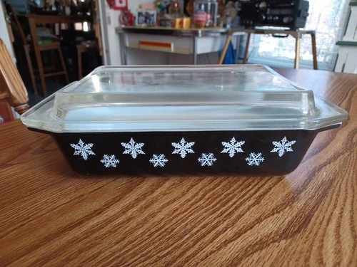 Vintage Pyrex Black And Snowflake 575-B Casserole 2 Quart Dish & Lid *Read