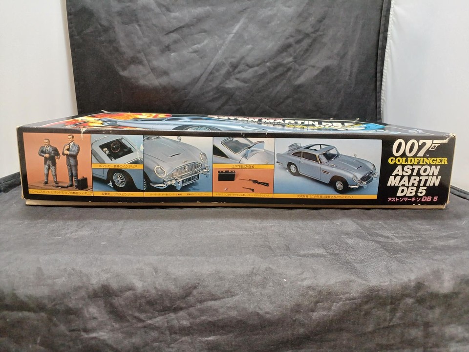 Modèle Die Cast JAMES BOND 007 Auto ASTON MARTIN DB5 - Échelle 1:24 - longueur 19cm - Blanc Modèle Die Cast JAMES BOND 007 Auto ASTON MARTIN DB5 - Échelle 1:24 - longueur 19cm - Blanc