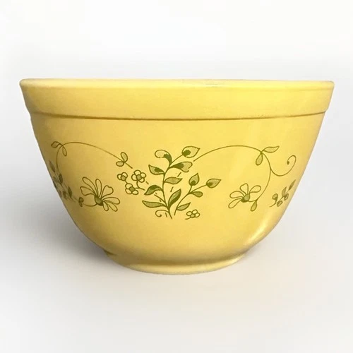 Vintage Pyrex Glass Shenandoah  Yellow Nesting 5 3/4” Mixing Bowl #401