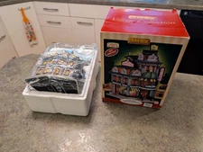 Vintage St. Nicholas Square PATTY'S IRISH PUB Figurine & Box No Accessories