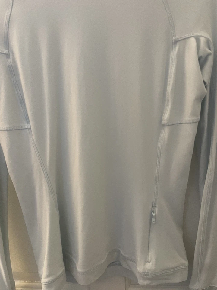 Camisa feminina Lululemon It's Rulu Run manga longa tamanho 4 azul claro furo no polegar - Imagem 2 de 4