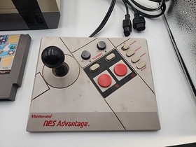 Set azione completo Nintendo NES con controller OEM + pistola zapper e cavi + giochi