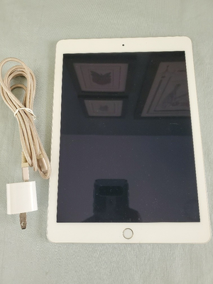 Apple iPad Pro (9.7-inch) A1673 32 GB Wi-Fi 9.7in MLMP2LL/A Silver