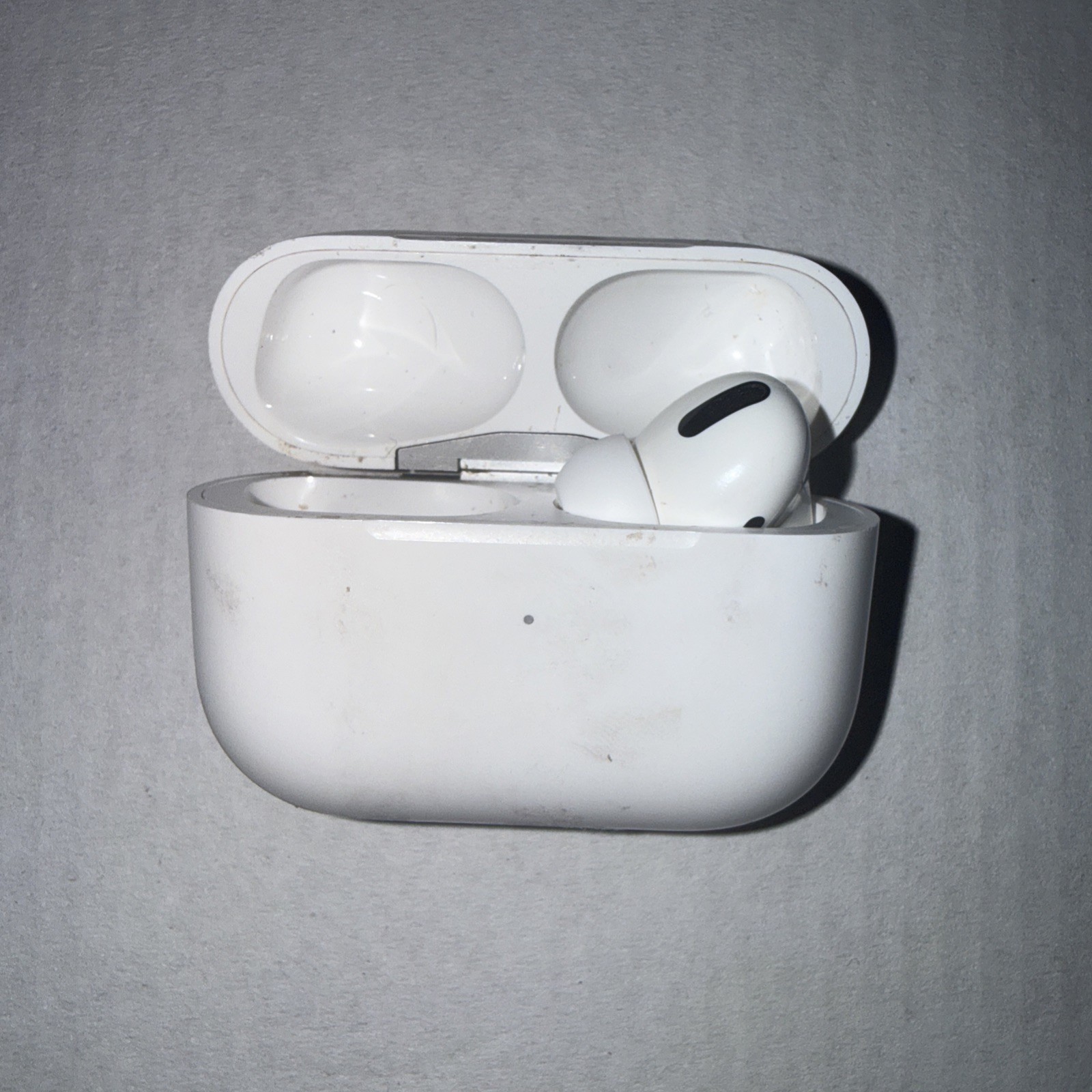 Apple AirPods Pro A2083  w/A2190 charger case