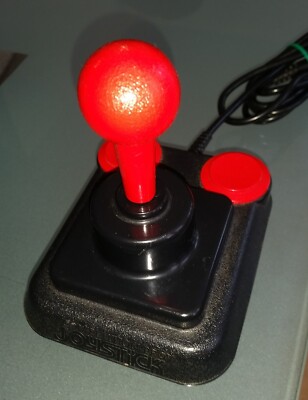 Vintage Competition Pro Joystick schwarz rot für Amiga und Atari, C64 , C128 JS4