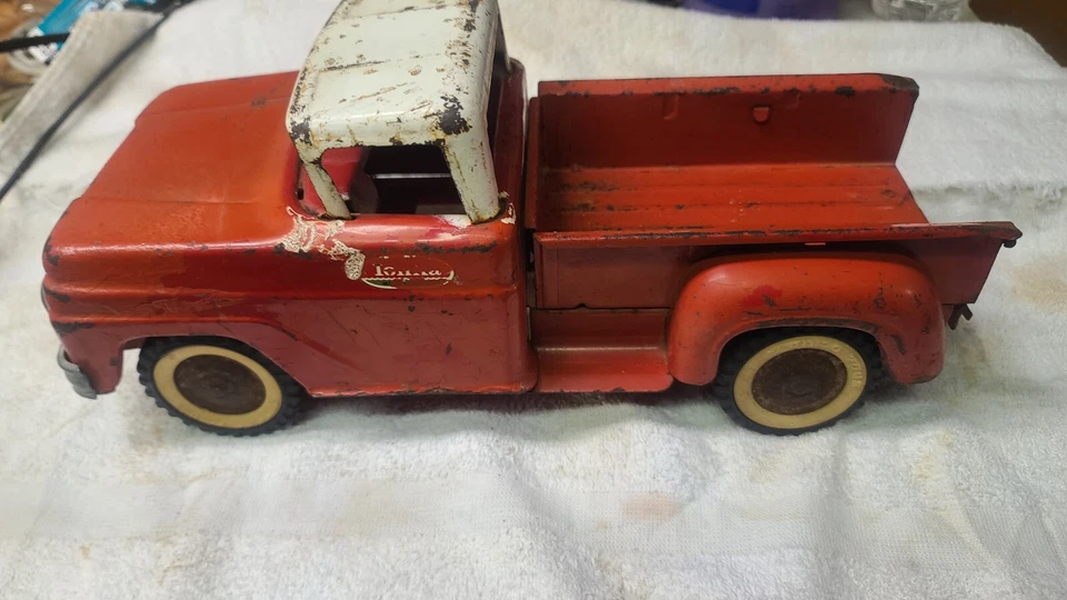 "Camioneta pickup Tonka Toy 1963-1964 #302 vintage años 60 sin precio base MT 12,5"" roja" Foto 4 de 4