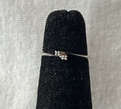 10K feiner massiver Weißgoldring Größe 6 Rundschliff natürlicher Diamant zwei Steine