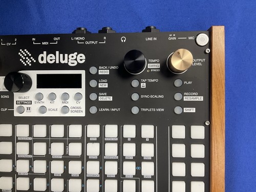 Synthstrom Deluge Groovebox Sequencer Desktop SYNTHESIZER OLED MODEL DE-01 - Picture 4 of 9