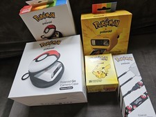 Paquete Pokémon X Polaroid Go Gen 3 Pikachu - Película, Estuche, Correa, Álbum - EN MANO
