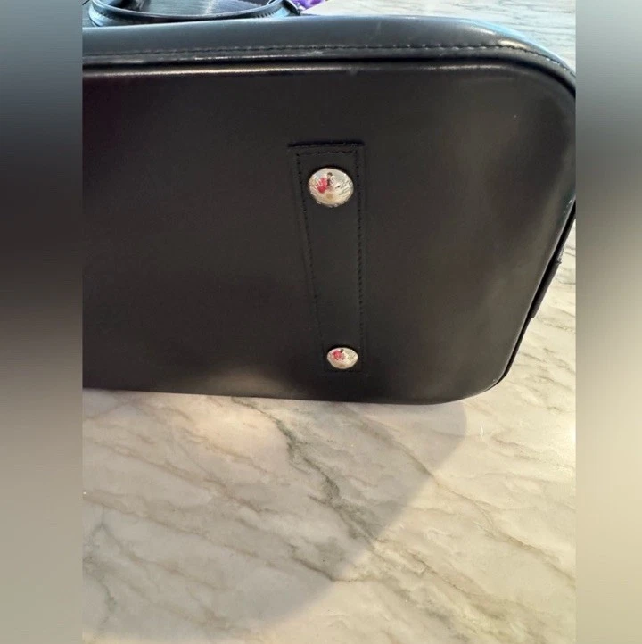 This is the authentic LOUIS VUITTON Epi Alma GM in Black. Style Is From 2013 - Image 4 of 4